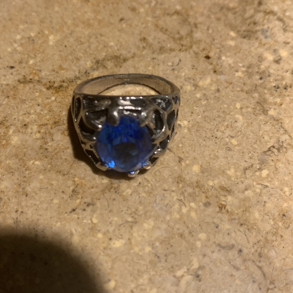 Ring - Picture 5 of 8